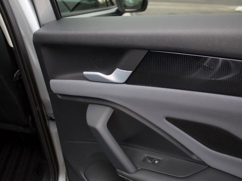 New 2026 Volkswagen Tiguan SE image 28