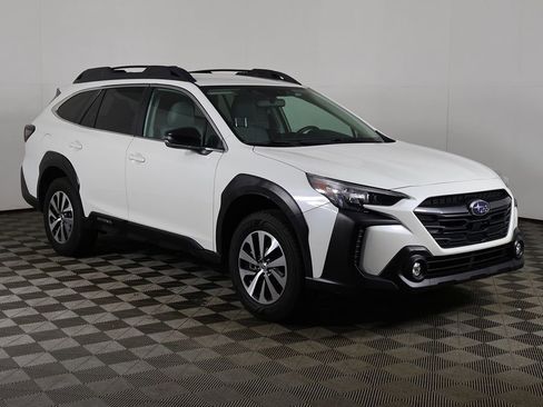 Used 2023 Subaru Outback Premium AWD/4WD image 2