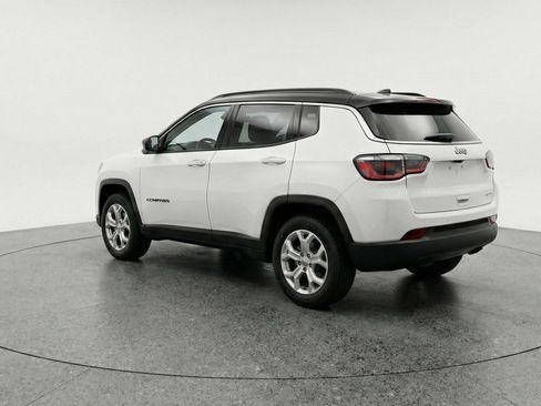 Used 2025 Jeep Compass Latitude image 5