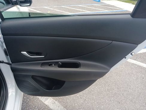Used 2025 Hyundai Elantra SE FWD image 20