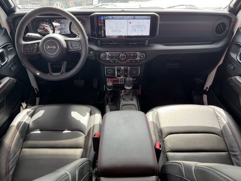 Used 2024 Jeep Wrangler Unlimited Rubicon AWD/4WD image 14