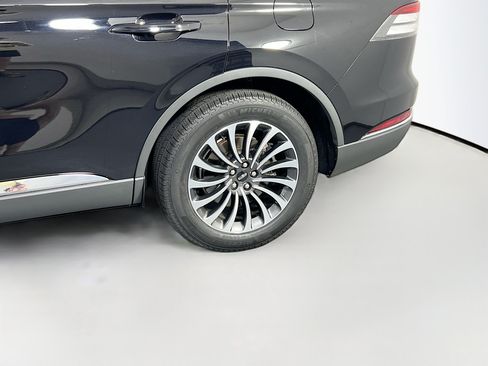 Used 2023 Lincoln Aviator Reserve w/ Elements Package Plus AWD/4WD image 32
