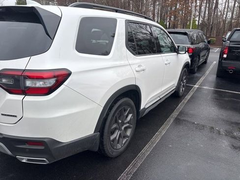 Used 2024 Honda Pilot Touring image 9