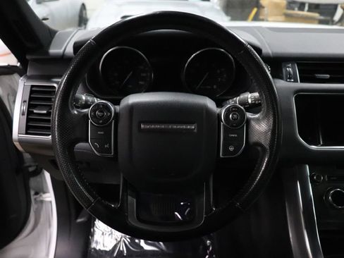 Used 2015 Land Rover Range Rover Sport SE image 27