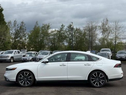 Used 2023 Honda Accord Touring image 2