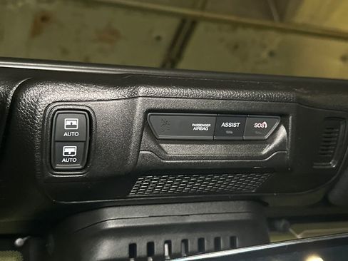 Used 2024 Jeep Wrangler High Altitude AWD/4WD image 28