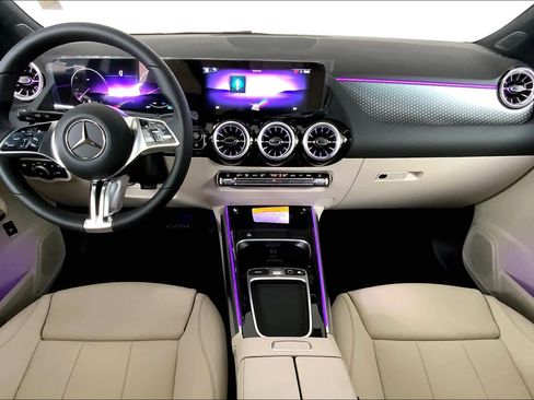 Used 2025 Mercedes-Benz GLA 250 4MATIC image 8