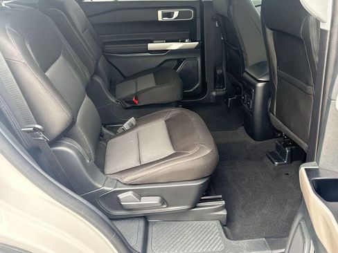 Used 2023 Ford Explorer XLT AWD/4WD image 28
