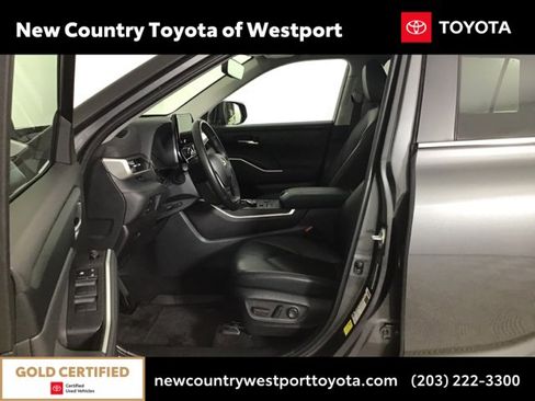 Certified 2023 Toyota Highlander XLE image 9