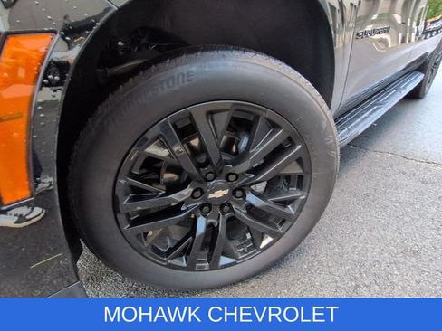 Used 2026 Chevrolet Suburban Premier AWD/4WD image 8