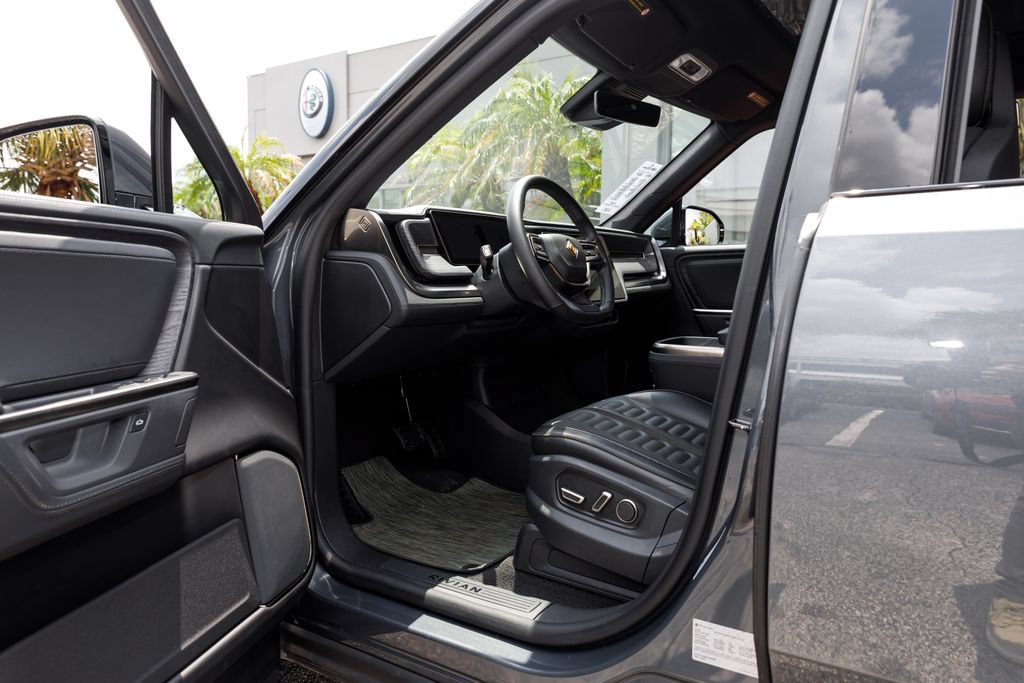Used 2025 Rivian R1T Adventure Dual AWD/4WD image 11