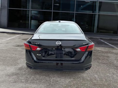 Used 2024 Nissan Altima 2.5 SV image 6