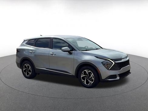 Used 2024 Kia Sportage LX FWD image 2