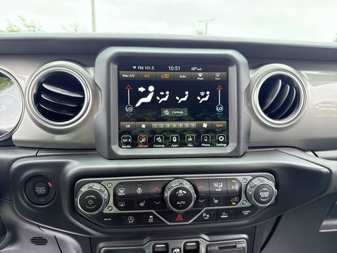 Used 2022 Jeep Wrangler Unlimited Sahara w/ LED Lighting Group AWD/4WD image 18