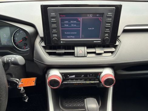 Used 2021 Toyota RAV4 LE AWD/4WD image 26