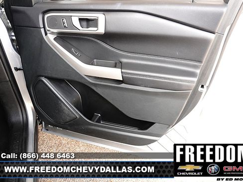 Used 2023 Ford Explorer XLT AWD/4WD image 35