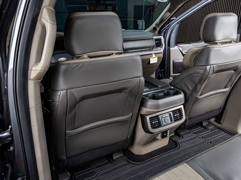 Used 2026 Ford F450 Platinum w/ Platinum Plus Package image 34