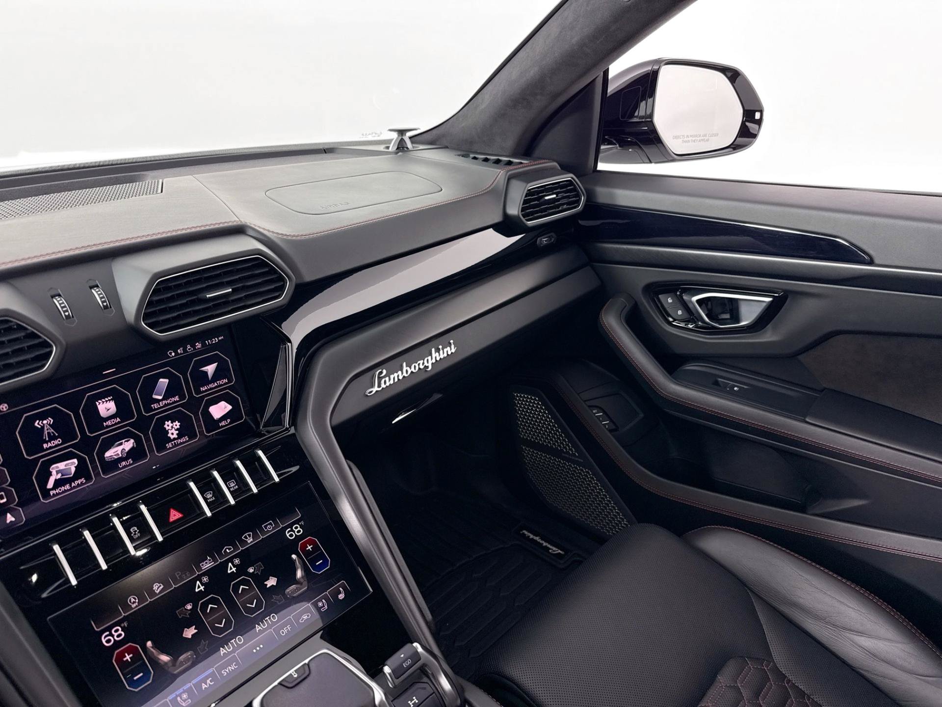 Used 2021 Lamborghini Urus AWD/4WD image 26