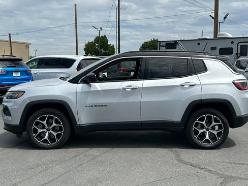 Used 2025 Jeep Compass Limited AWD/4WD image 7