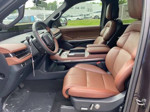 New 2026 Lincoln Navigator L Reserve AWD/4WD image 10