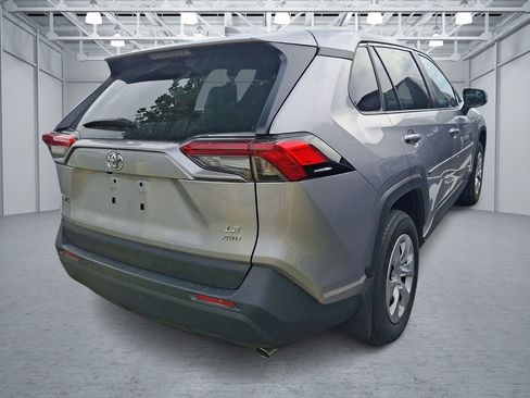 Used 2024 Toyota RAV4 LE AWD/4WD image 3