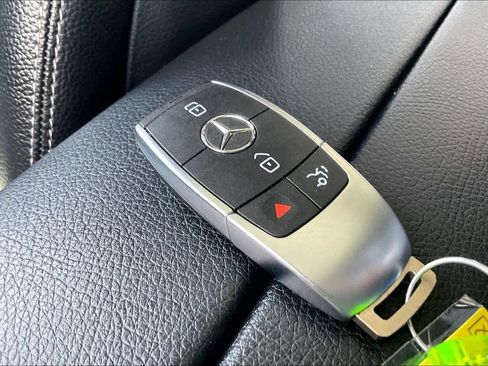 Used 2021 Mercedes-Benz GLC 300 4MATIC image 12
