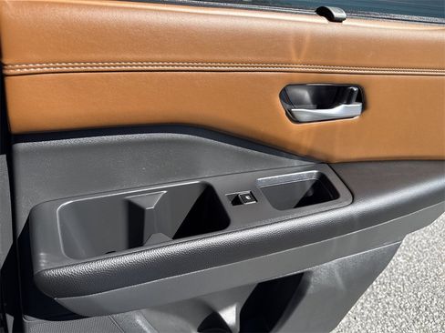 Used 2023 Nissan Pathfinder Platinum w/ Cargo Package image 16