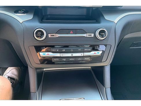 Used 2020 Ford Explorer XLT AWD/4WD image 15