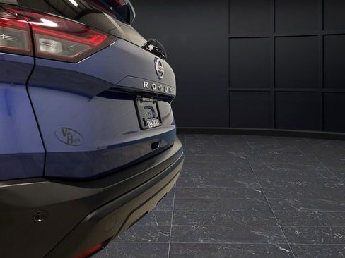 Used 2021 Nissan Rogue S image 31