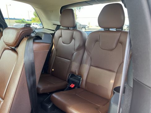 Used 2019 Volvo XC90 T6 Momentum AWD/4WD image 11
