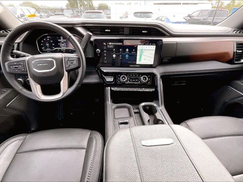 Certified 2025 GMC Sierra 3500 Denali w/ Denali Reserve Package image 15