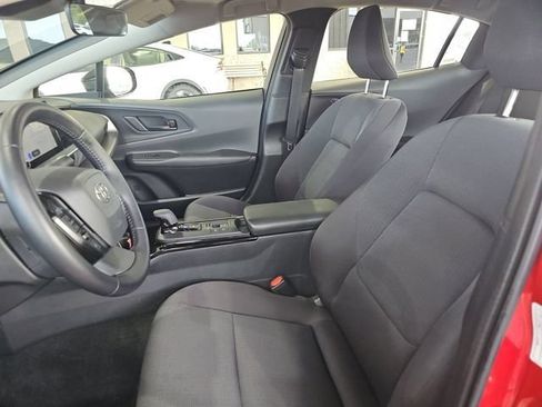 Used 2025 Toyota Prius LE FWD image 5