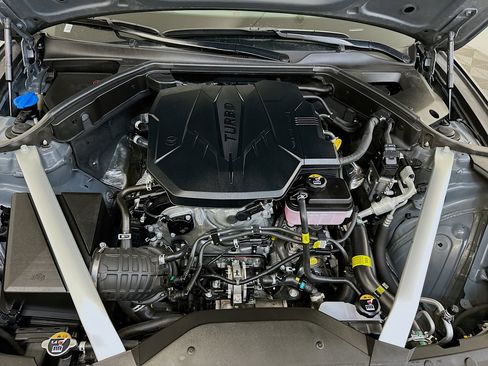 Used 2025 Genesis G70 2.5T image 34