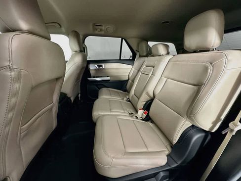 Used 2023 Ford Explorer XLT w/ Equipment Group 202A AWD/4WD image 13