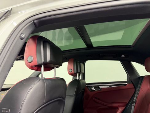 Used 2022 Porsche Macan S image 17