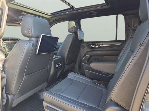Used 2023 GMC Yukon XL Denali image 7