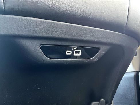 Used 2023 Chrysler Pacifica Touring-L FWD image 33