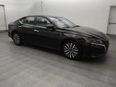 Used 2023 Nissan Altima 2.5 SV FWD image 11