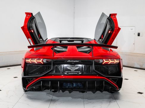 Used 2016 Lamborghini Aventador LP 750-4 Superveloce image 7
