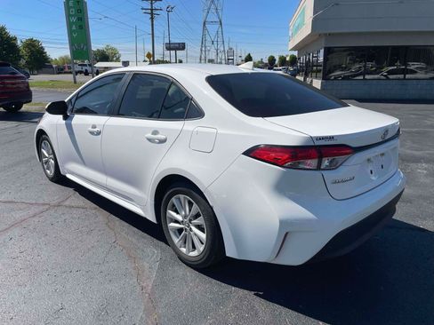 Used 2023 Toyota Corolla LE w/ LE Convenience Package FWD image 3