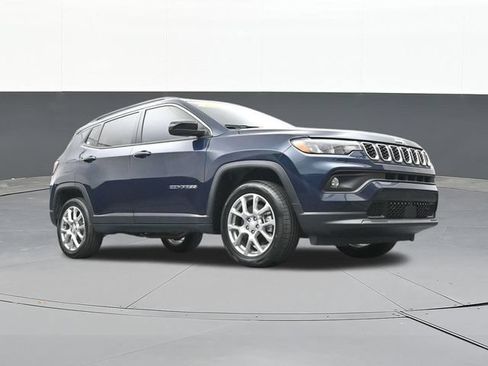 Used 2024 Jeep Compass Latitude AWD/4WD image 50