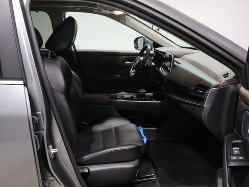 Used 2023 Nissan Rogue SV w/ SV Premium B Package image 23