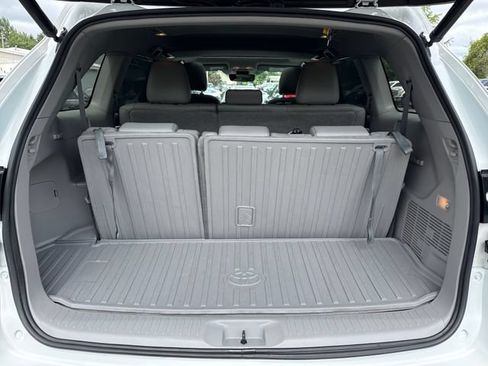 Used 2019 Toyota Highlander XLE AWD/4WD image 15