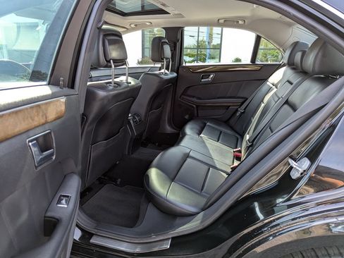 Used 2010 Mercedes-Benz E 350 4MATIC Sedan image 41