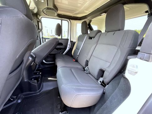 Used 2022 Jeep Wrangler Unlimited Sport AWD/4WD image 19