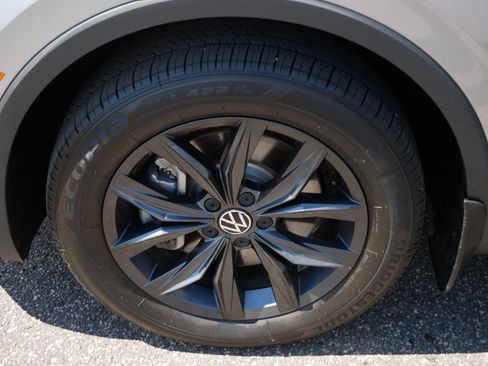 Certified 2024 Volkswagen Tiguan SE AWD/4WD image 15