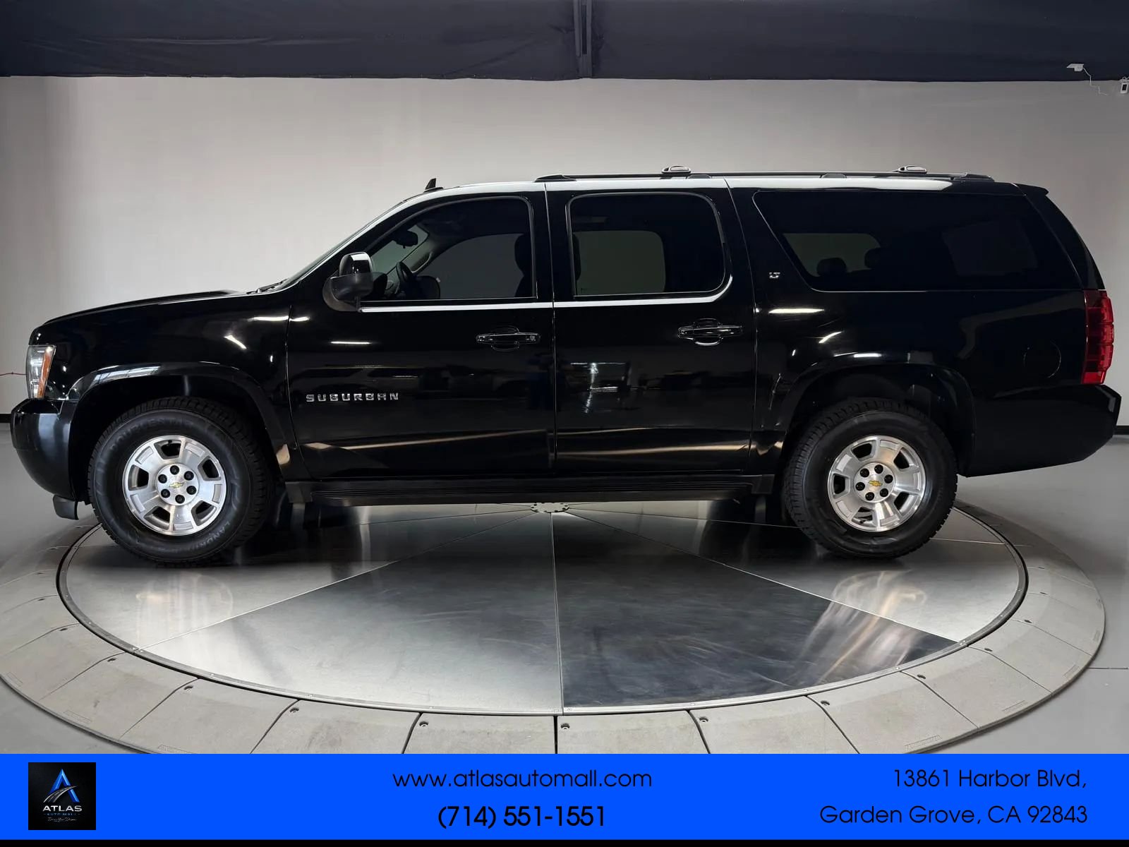 Used 2013 Chevrolet Suburban LT RWD image 4