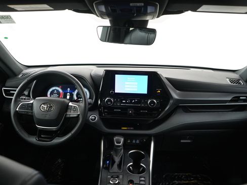 Used 2025 Toyota Highlander XSE AWD/4WD image 14