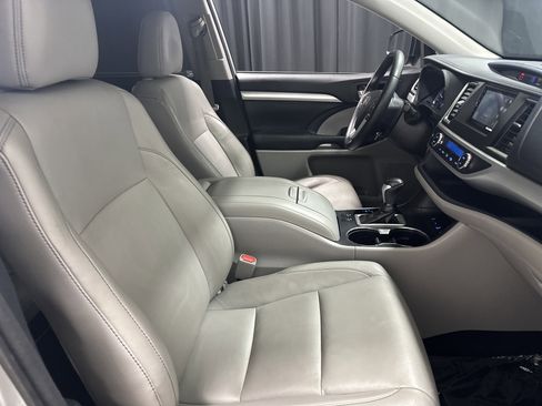 Used 2018 Toyota Highlander XLE image 34