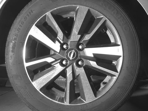 Used 2025 Nissan Versa SV image 15